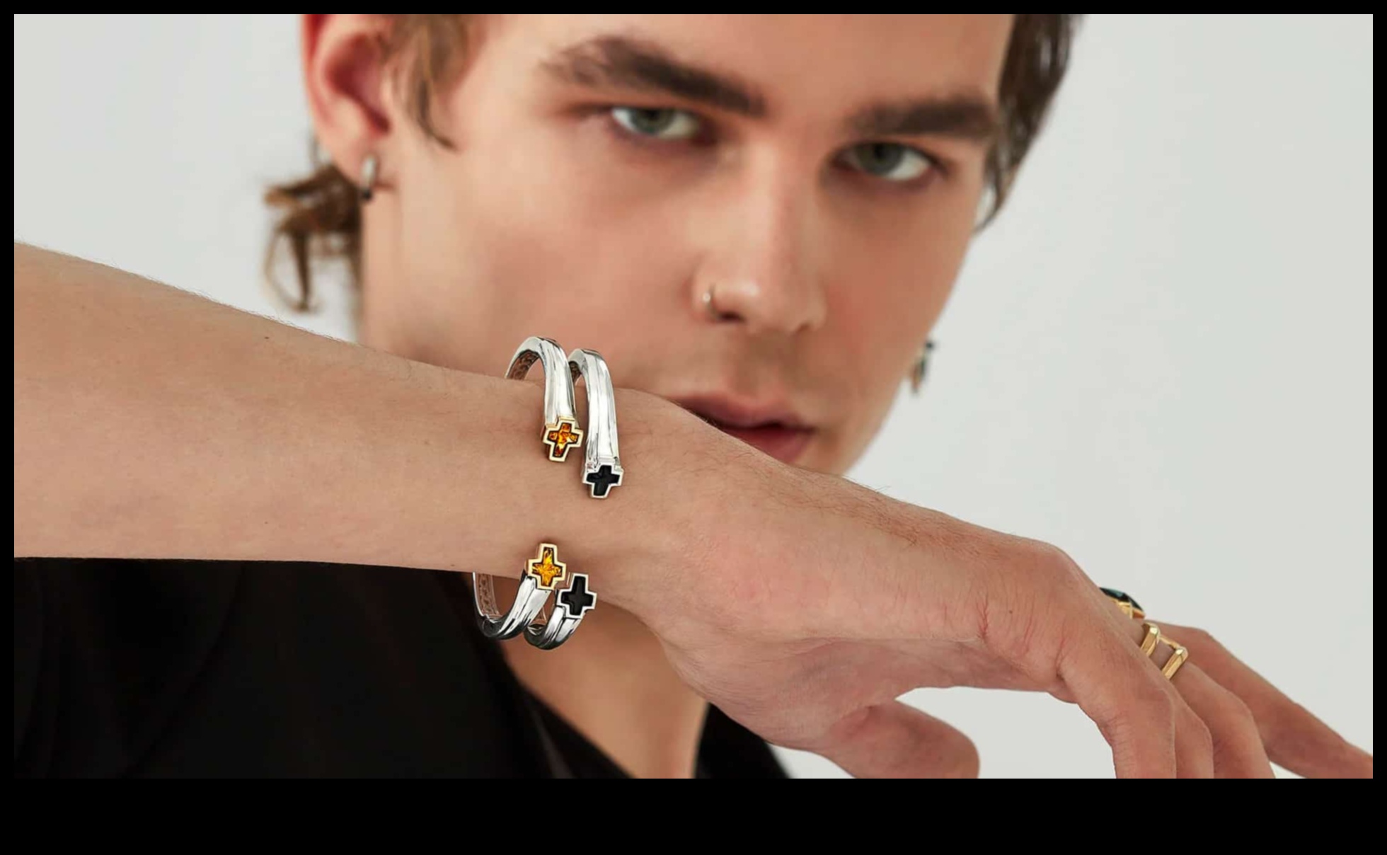 الإتقان الحديث: اكتشف الأناقة المعاصرة في المجوهرات الرجالية