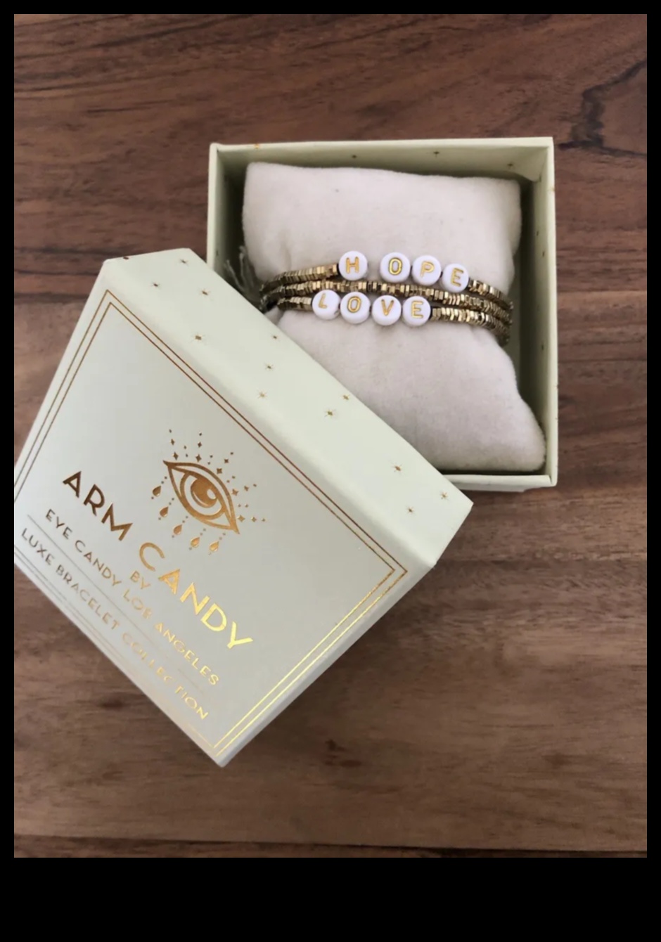 Arm Candy Extravaganza: استكشف مجموعتنا من الأساور