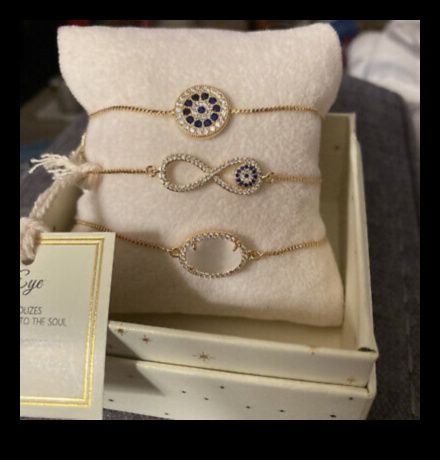 Arm Candy Extravaganza: استكشف مجموعتنا من الأساور