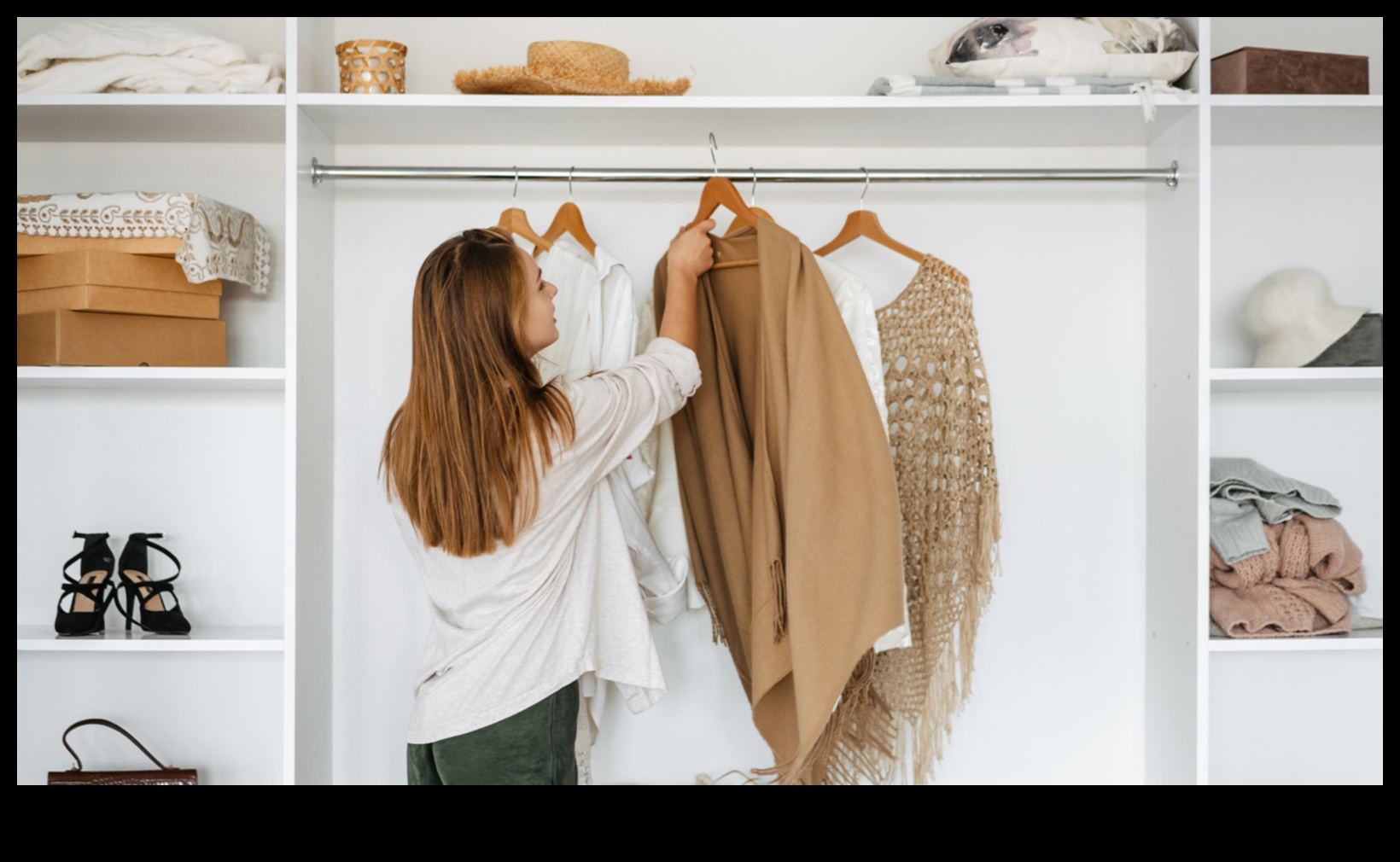 تجديد خزانة الملابس بنفسك: من رتيب إلى رائع في خطوات قليلة