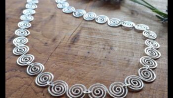 زهور غريبة الأطوار: حلزونية في الأناقة مع قلاداتنا الرائعة