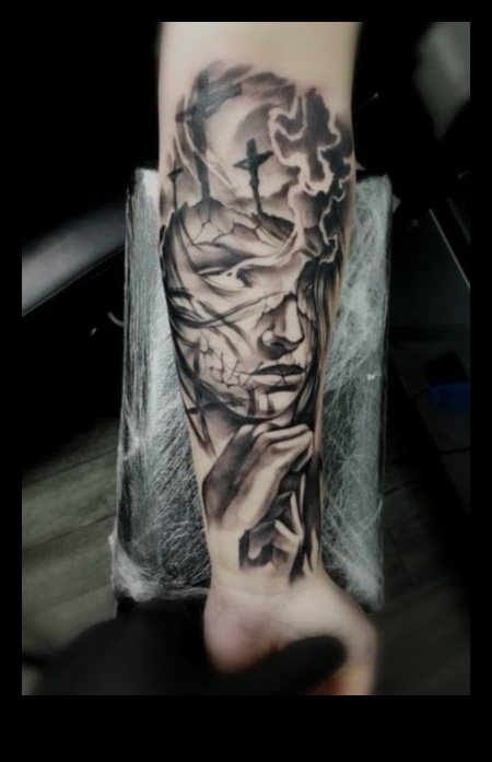 قماش منحوت: اكتشف جمال فن وشم الذراع الملحمي