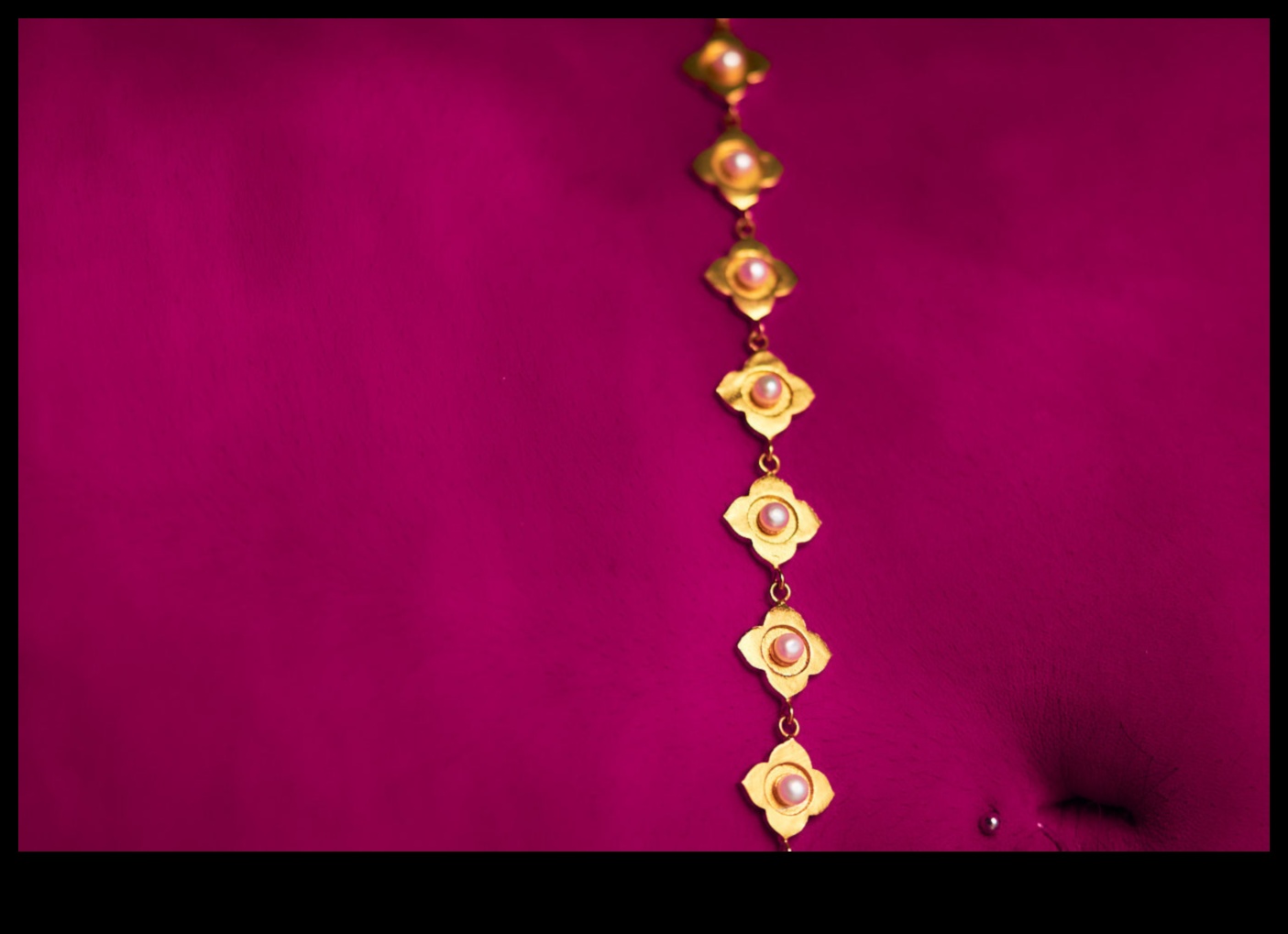 همسات غريبة الأطوار: دع المختنقين لدينا يروون قصتك الفريدة