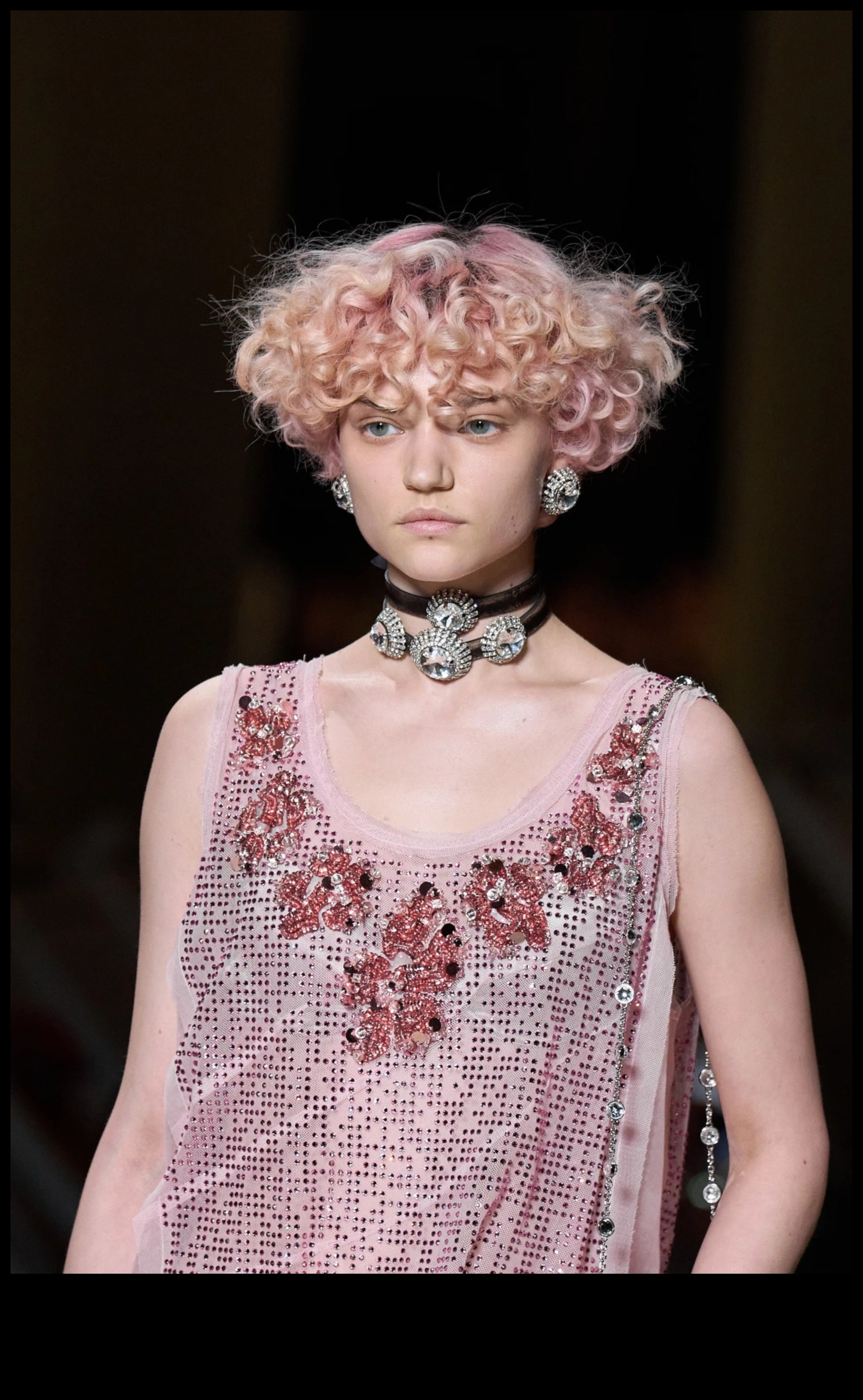 رؤى فوغ: احتضن مستقبل أزياء المجوهرات