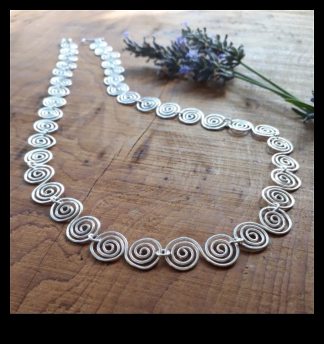 زهور غريبة الأطوار: حلزونية في الأناقة مع قلاداتنا الرائعة